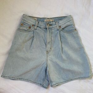 Levi’s Ribcage shorts